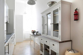 SC 06 l Rockchair Apartments l Cozy Family & Business 4 Bedrooms 2 Bathrooms Balcony Elevator Boxspringbeds welcomes you!
